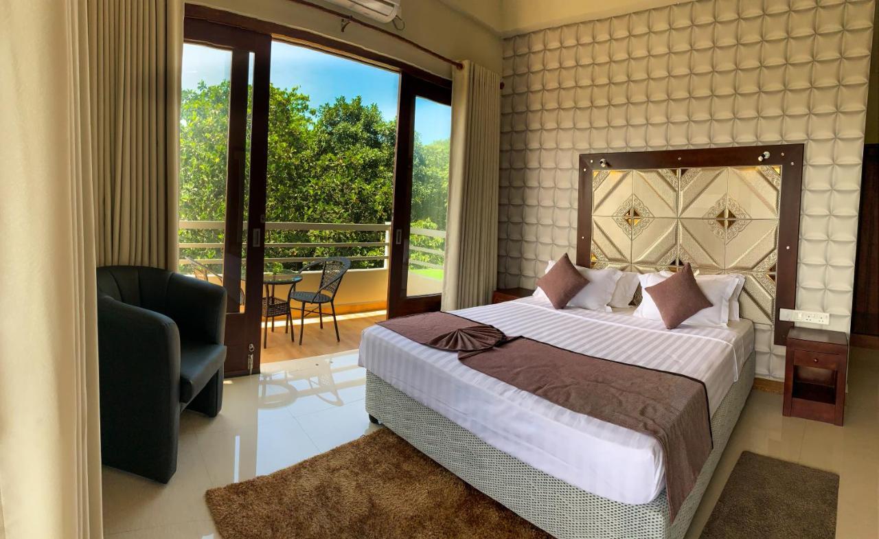 Hotel Mount Rich Rumassala Unawatuna Exterior foto