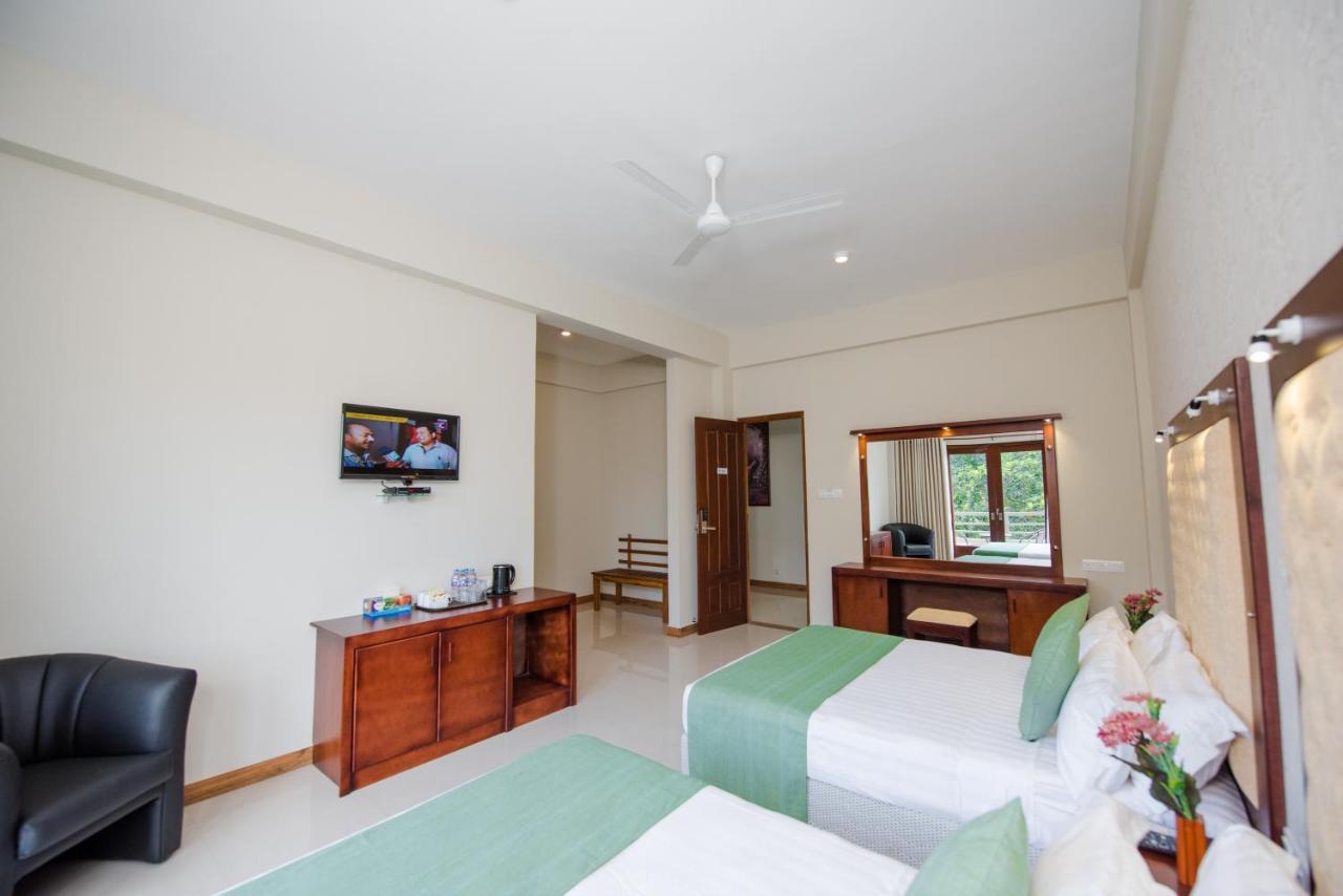 Hotel Mount Rich Rumassala Unawatuna Exterior foto