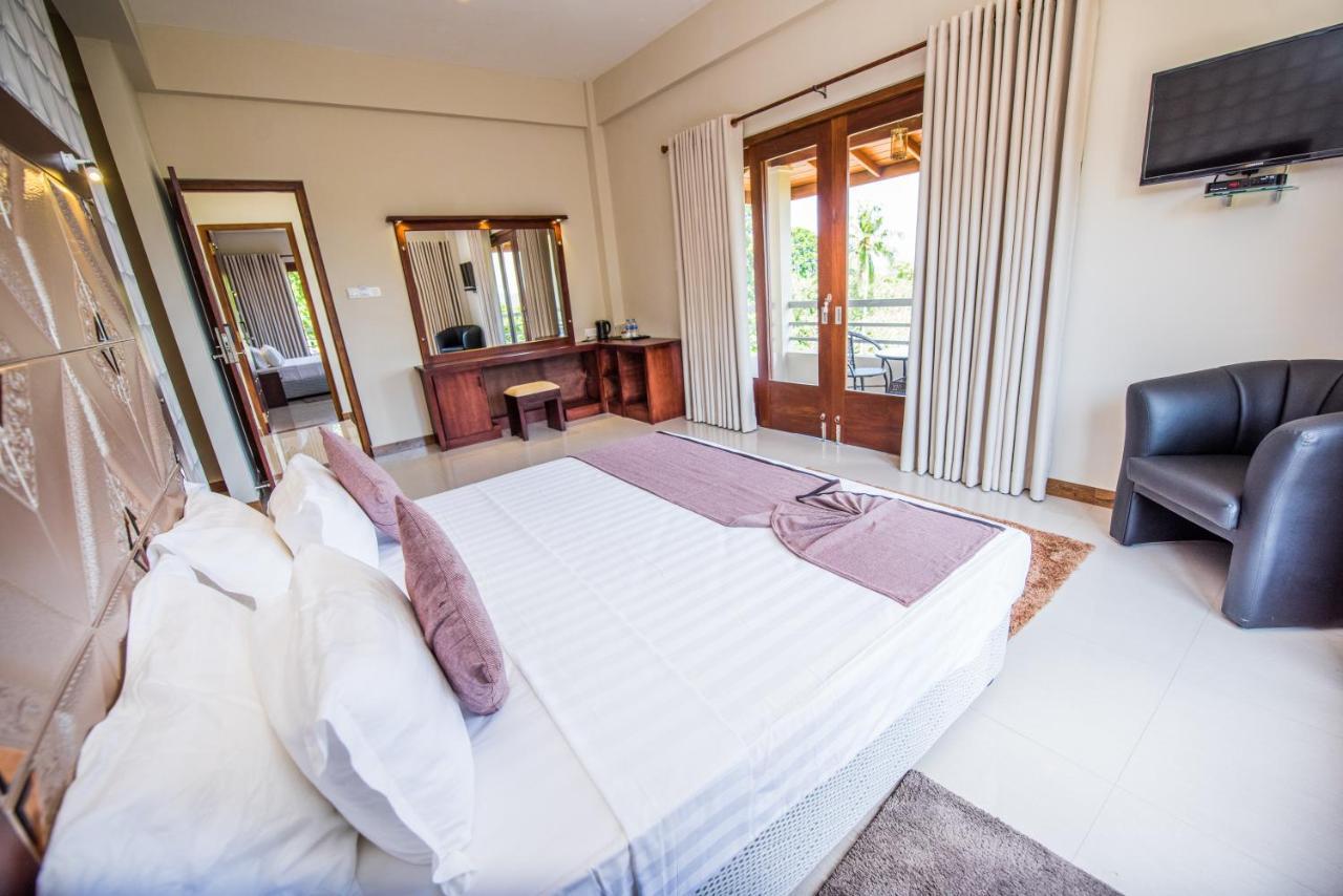 Hotel Mount Rich Rumassala Unawatuna Exterior foto