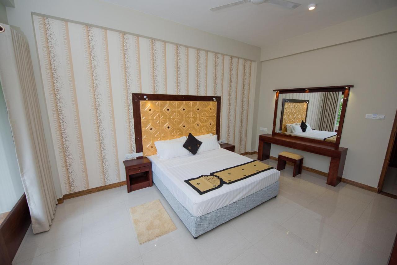 Hotel Mount Rich Rumassala Unawatuna Exterior foto